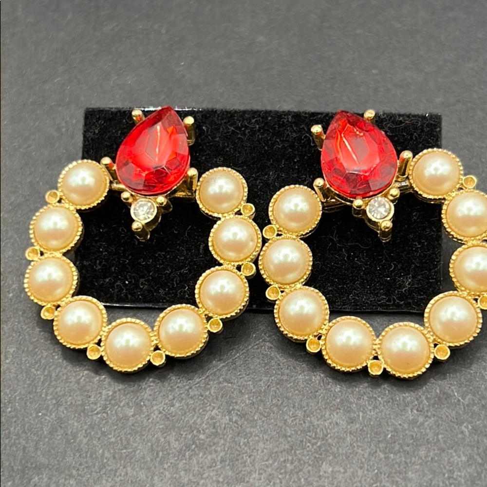 Vintage Richelieu faux pearl rhinestone earrings